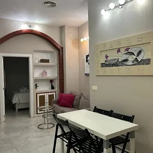 Apartamento Columnas De Adriano. Calle Mármoles, 5 Sevilha
